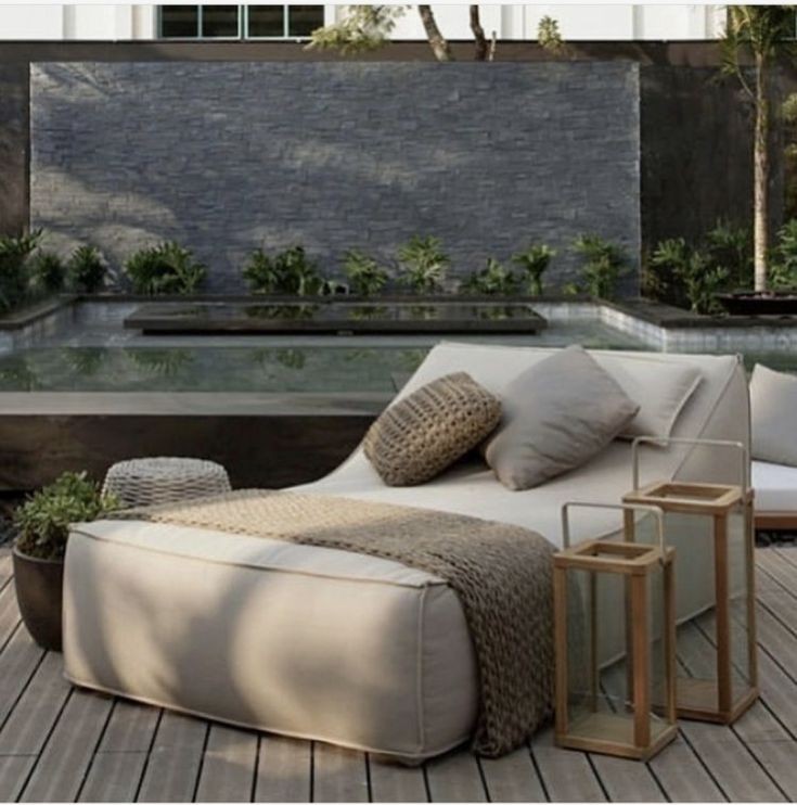 ΔΙΠΛΗ ΞΑΠΛΩΣΤΡΑ ΠΟΥΦ LUXURY IRIDA
